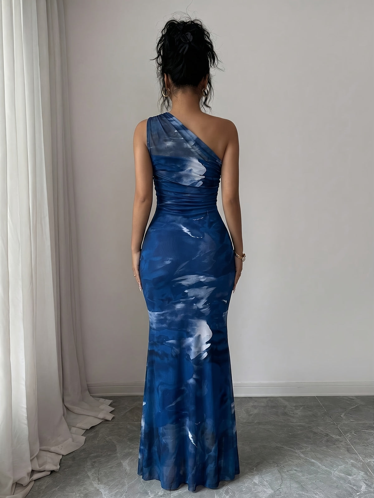 Elegant Smudge-effect Slim-fit Dress for Women, Spring/summer Daytime Party Attire – Asymmetrical Shoulder Sleeveless Mesh Slim-fit Style, Adorned with Metallic Butterfly Embellishments - Blue
