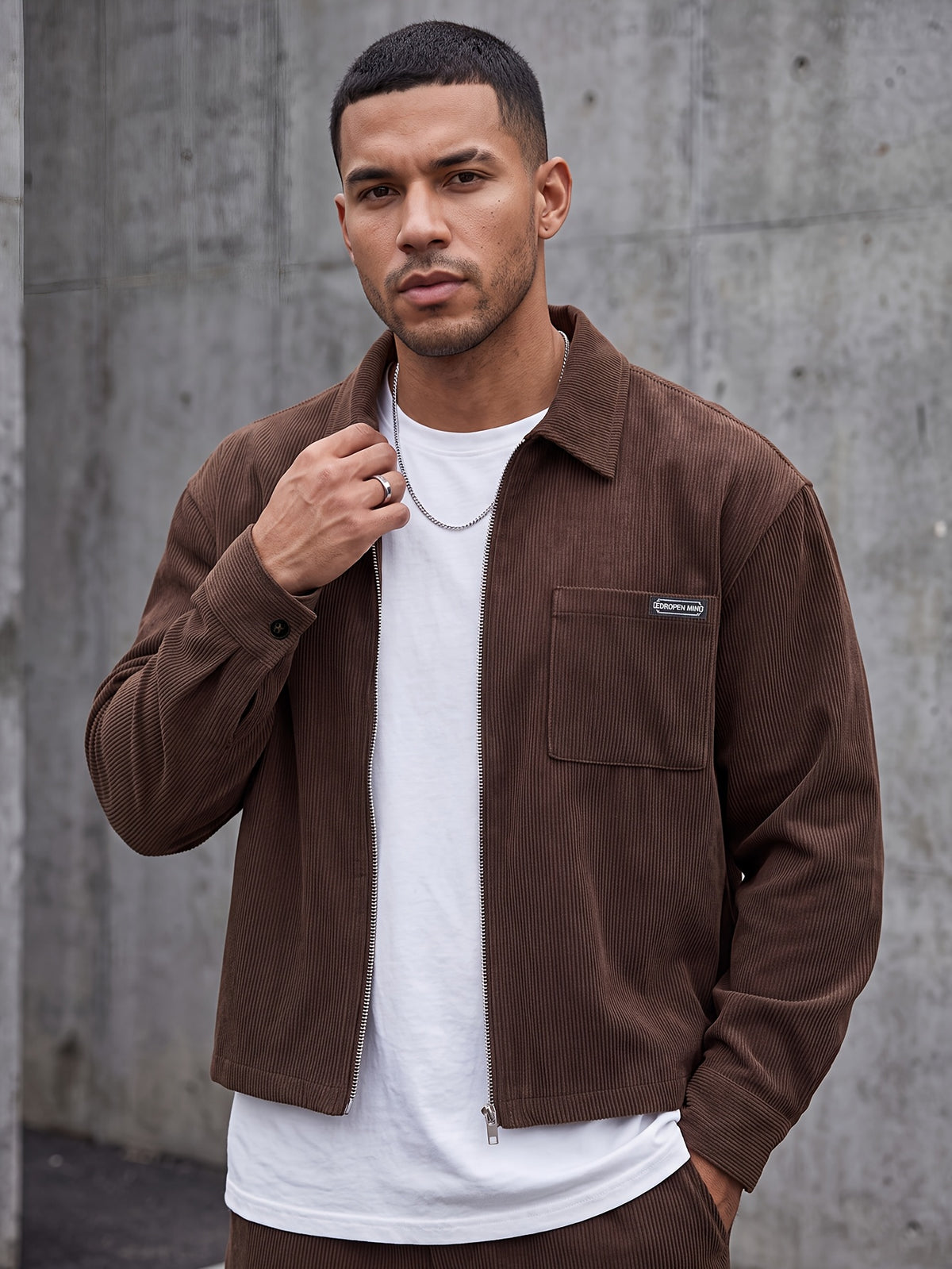 Men's Long-Sleeve Corduroy Shirt with Pocket and Woven Label, Zippered Cropped Shirt, Trendy, Simple, and Stylish Men's Casual Shirt - Coffee Color