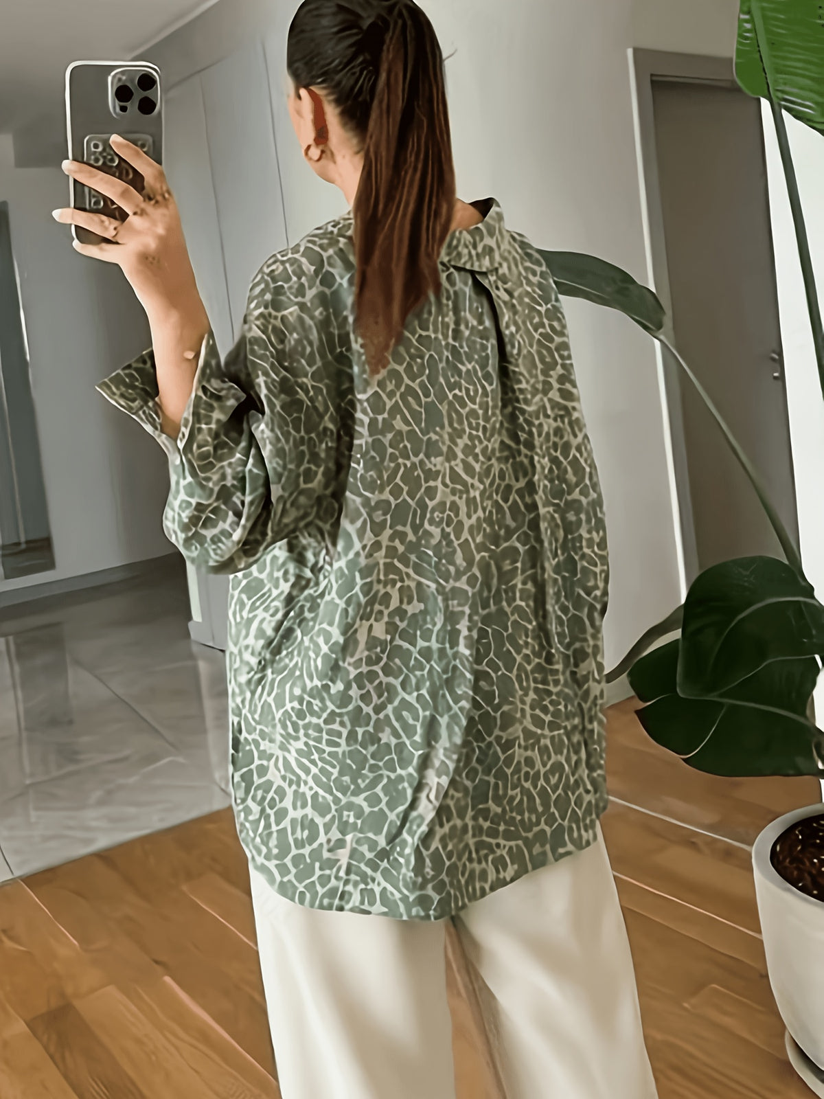 Women'S Green Leopard Print Casual Shirt with Pockets, Decorative Buttons, Long Sleeve, Suitable for Spring And Autumn - Green
