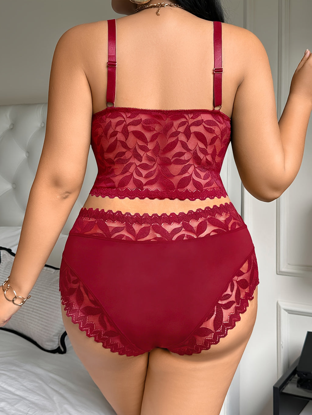 A Plus-Size Women'S Lace Patchwork Lingerie Set - Burgundy