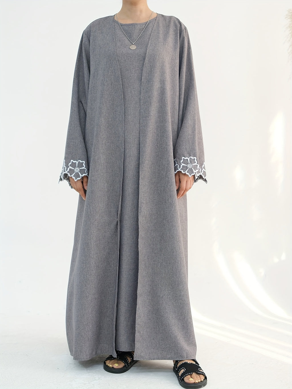 1pc Women's Elegant Floral Embroidered Saudi Arabian Abaya - Open Front Long Sleeve Loose Fit Islamic Dress, Middle Eastern Traditional Attire for Daily Wear, Vacation, Parties & Gatherings, Muslim Dress - Grey