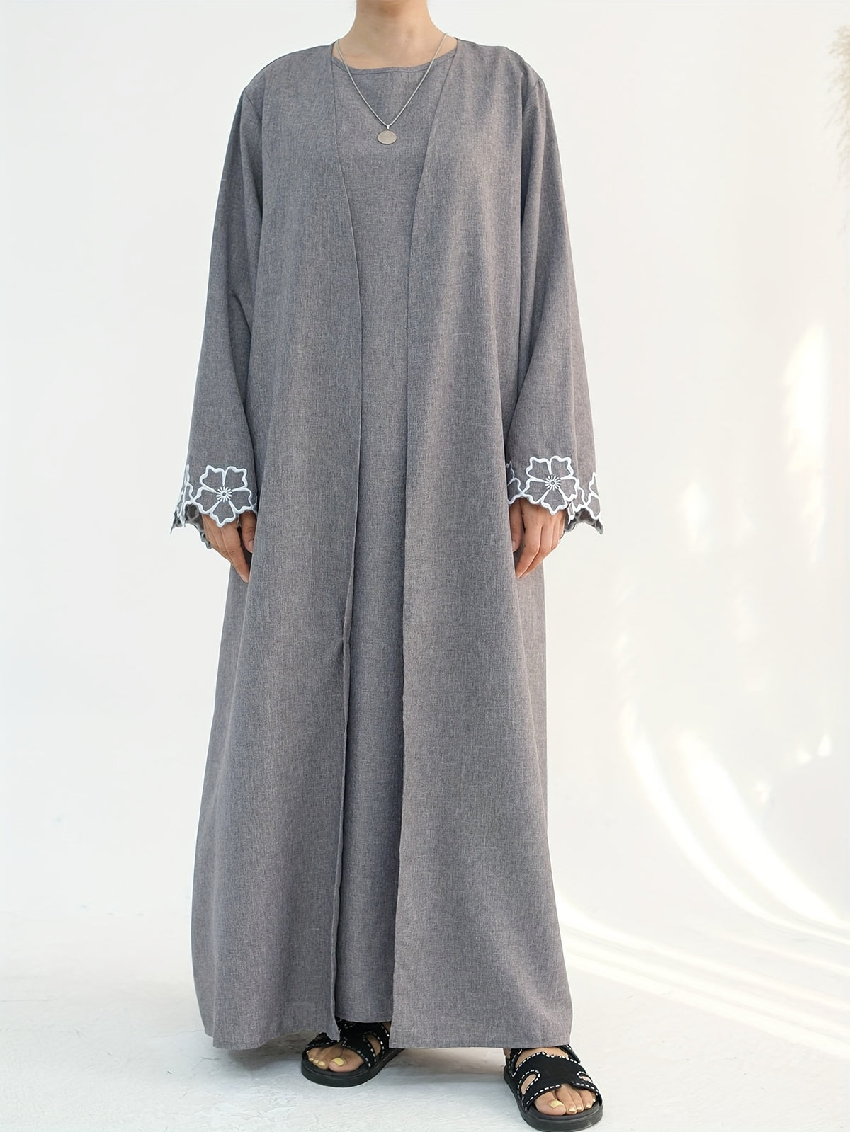 1pc Women's Elegant Floral Embroidered Saudi Arabian Abaya - Open Front Long Sleeve Loose Fit Islamic Dress, Middle Eastern Traditional Attire for Daily Wear, Vacation, Parties & Gatherings, Muslim Dress - Grey