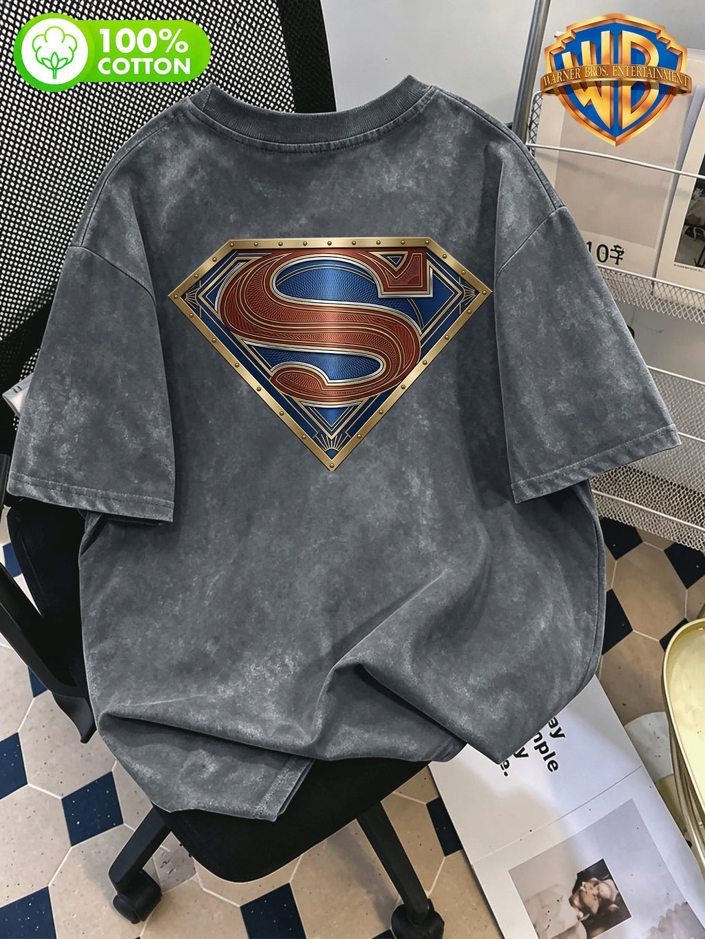 1pc, Men'S 100% Washed "DC Superman Theme Metal Badge Print Casual Short Sleeve T-Shirt" Casual Versatile Loose Summer Round Neck Short Sleeve, Double-Sided Print Front And Back - Suitable for Outdoor Sports, Gym, Daily Wear - Grey