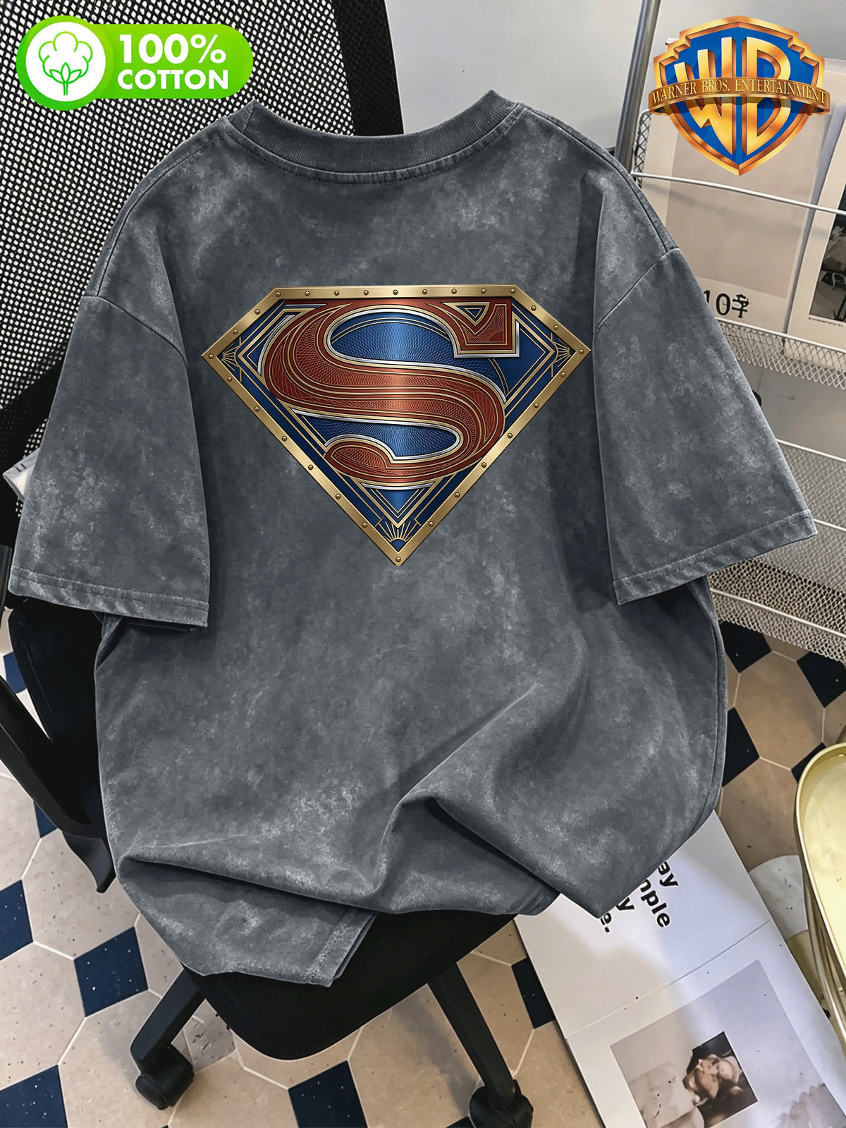 1pc, Men'S 100% Washed "DC Superman Theme Metal Badge Print Casual Short Sleeve T-Shirt" Casual Versatile Loose Summer Round Neck Short Sleeve, Double-Sided Print Front And Back - Suitable for Outdoor Sports, Gym, Daily Wear - Grey