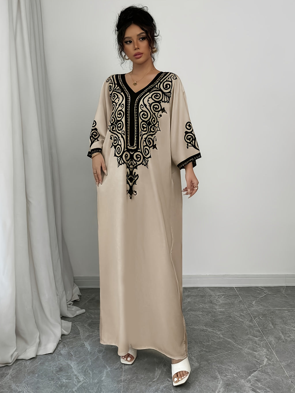 Exclusive BK090550 Elegant Women's Abaya, Bohemian Style with V-Neck and Long Sleeves, Ethnic Print, Machine Washable, Traditional Dress for All Seasons, Modest Clothing with Intricate Pattern Design, Ideal for Casual and Formal Wear - Apricot