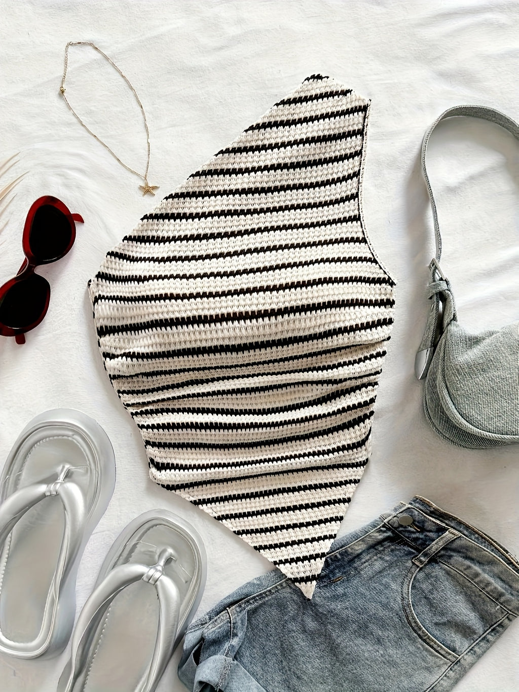 Off-The-Shoulder Striped Temperament Women'S Top - Black And White Color