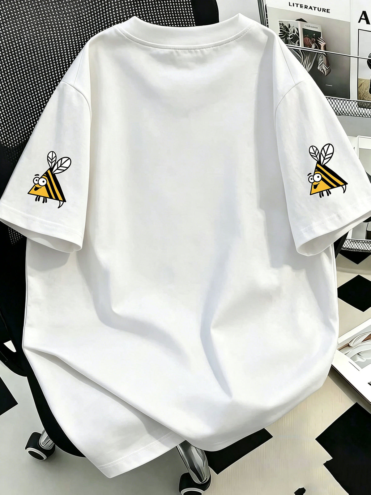 Plus Size Women'S BEE Different Bee Pattern Printed Round Neck T-Shirt, Suitable for Summer Vacation, Beach, Resort, Spring, Valentine'S Day, Carnival, Mother'S Day Gift; Suitable for Casual Wear, Outings, Travel, Holidays, Parties, Birthdays - White