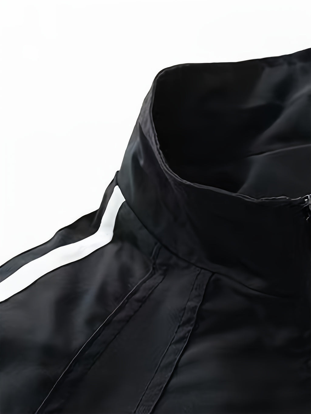 A Spring-Autumn Men'S Multi-Pocket Striped Sports Coat, a High-Quality School-Style Dress Shirt with a Campus Feel, a Comfortable Casual Windproof Jacket for Daily Use, a Stylish Bold Stripe Design for Street Fashion, And an Affordable Jacket - Black