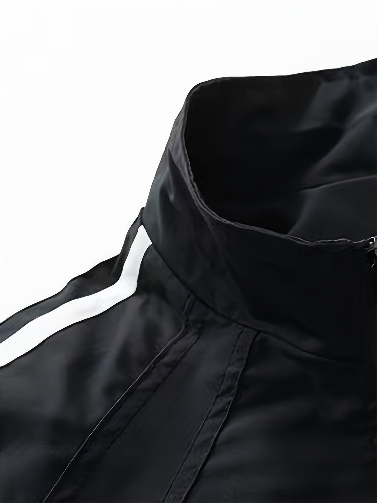A Spring-Autumn Men'S Multi-Pocket Striped Sports Coat, a High-Quality School-Style Dress Shirt with a Campus Feel, a Comfortable Casual Windproof Jacket for Daily Use, a Stylish Bold Stripe Design for Street Fashion, And an Affordable Jacket - Black