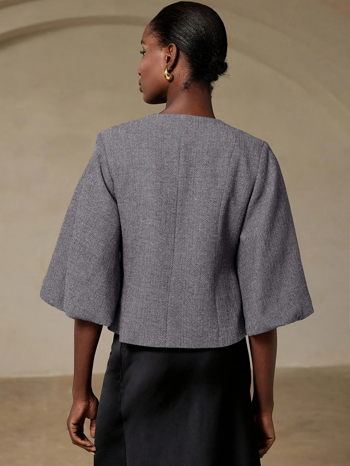 Elegant Vintage French-Style Women's Blazer, Featuring a High-end Herringbone-patterned Round Neck with a Cinched-waist Cut. This Jacket Combines Exquisite Lantern Sleeves with Metal Button Detailing, Making It a Versatile Piece for Daily Fashion - Grey