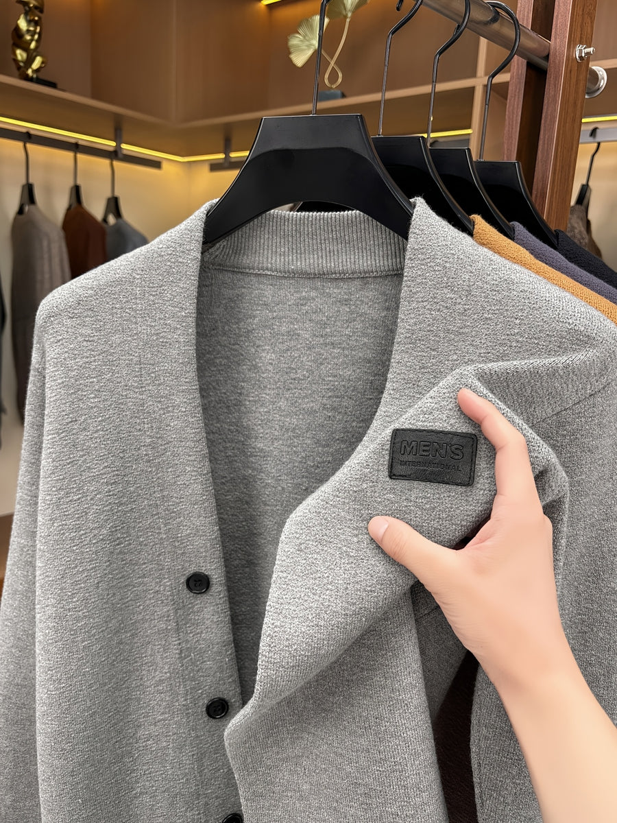 Men's Minimalist Commuter-Style Knit Cardigan, Crafted from Fine, Soft, and Supple Knitted Fabric That Is Skin-friendly, Breathable, Wrinkle-resistant, and Pilling-resistant. The V-neck and Relaxed Fit Are Flattering on All Body Types - Light Grey