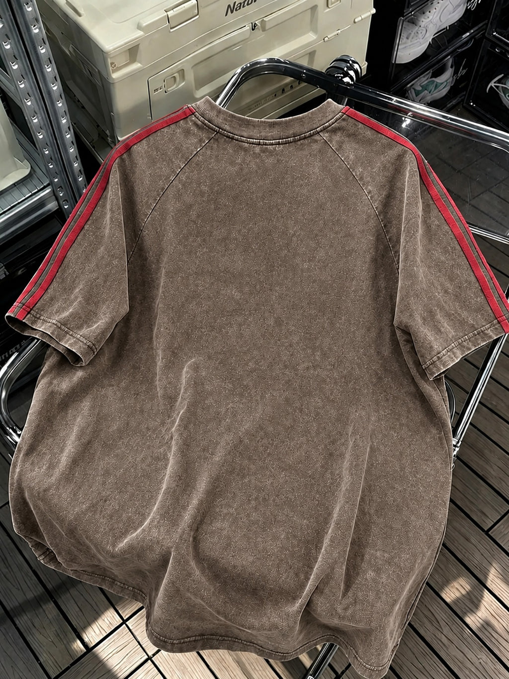 Men's Short-sleeve T-shirt Featuring a Superman Shattered "S" Logo Vintage Print, with an American Vintage Washed and Distressed Design. Suitable for Outdoor Sports and Daily Commuting, and Machine Washable - Unisex - Coffee Color