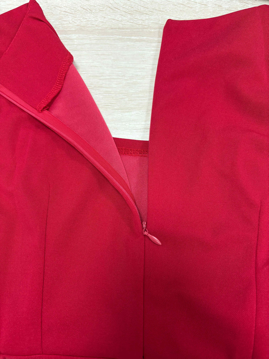 Summer Solid Color Women's Bodycon Dress with Notch Neckline and Short Sleeves, Three-Dimensional Waist-Cinching Cut, and Figure-Hugging Dress for Parties, Business Commutes and Gatherings, Daily Wear, Evening Dinners, and Wedding Banquets - Red