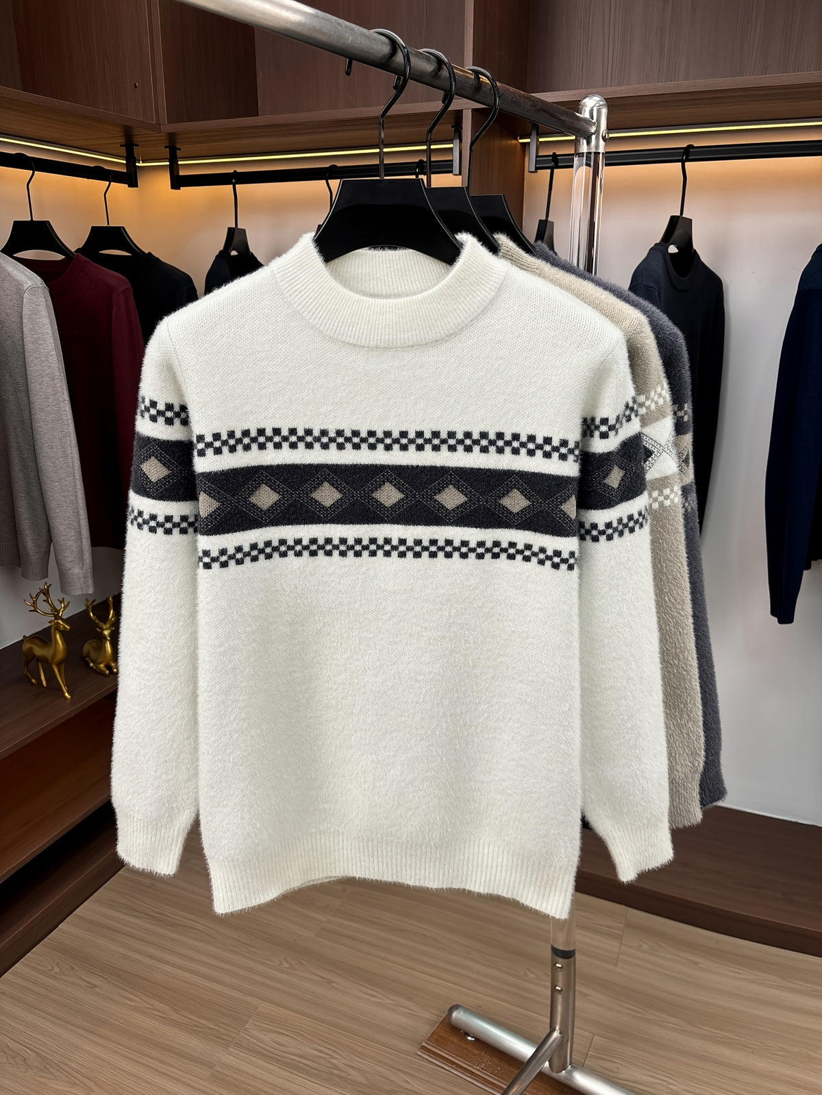 Minimalist Urban Crewneck Sweater for Portable Daily Commuting - White
