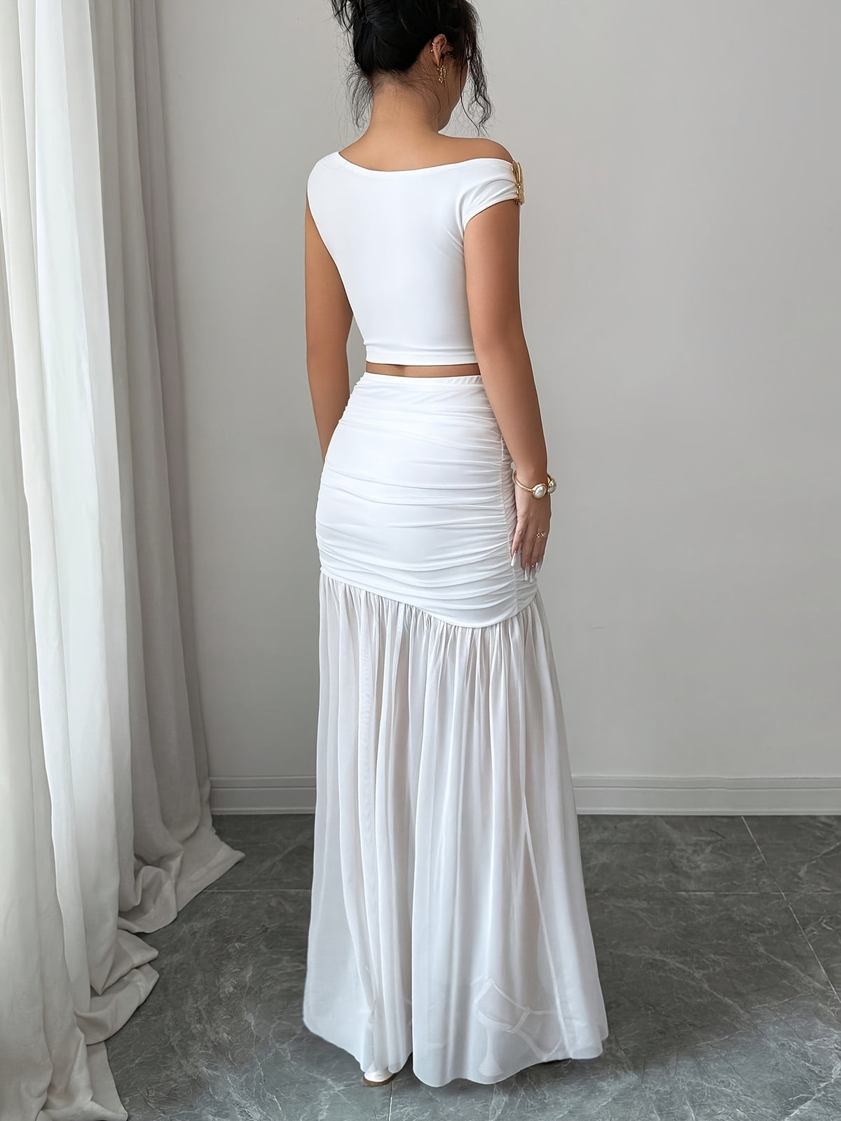 Elegant 2pcs Set for Women, Featuring a Strappy Crop Top and a Slit Maxi Skirt with Metallic Embellishments. The Slim-fit Design Is Perfect for High-end Occasions Such as Dates, Evening Parties, Gatherings, and Vacations - White