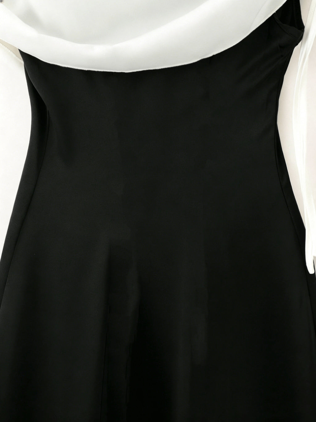 Women'S Premium Black And White Color-Block Ruffled Neck Diagonal Shoulder Waist A-Line Bridesmaid Dress, Party Dress, Casual Wear - Black And White