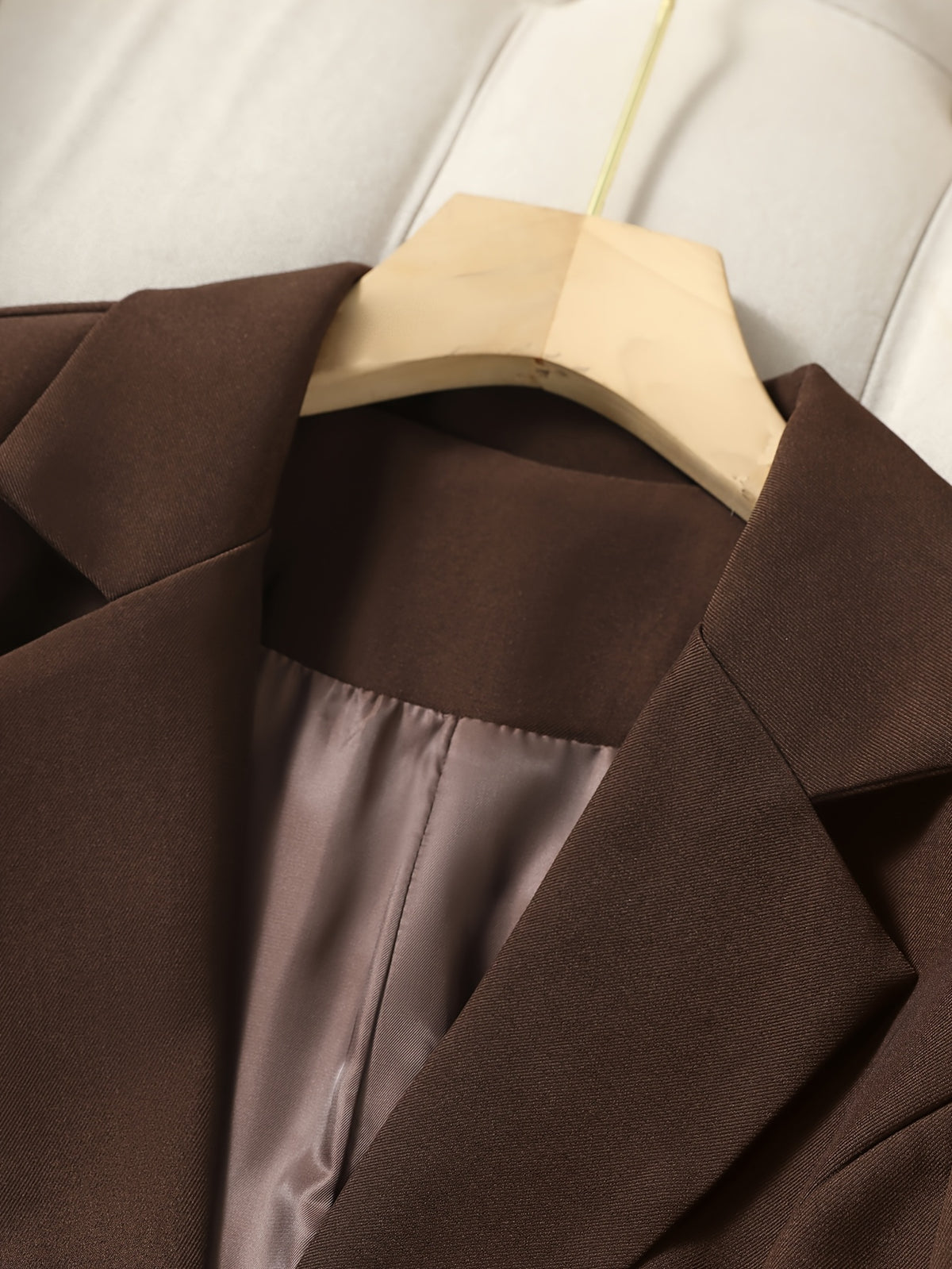 New Elegant Long-Sleeve Blazer for Spring, Autumn, and Winter - Waist-Defining Office Casual Versatile Jacket with Pockets - Coffee Brown