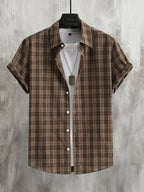 Men'S Casual Preppy Style Plaid Print Basic Color Short Sleeve Collared Shirt, Spring Summer Loose Fit Short Sleeve Checkered Pattern, Button-Front Closure, Classic Collar, Suitable for Casual And Semi-Formal Wear - Dark Brown