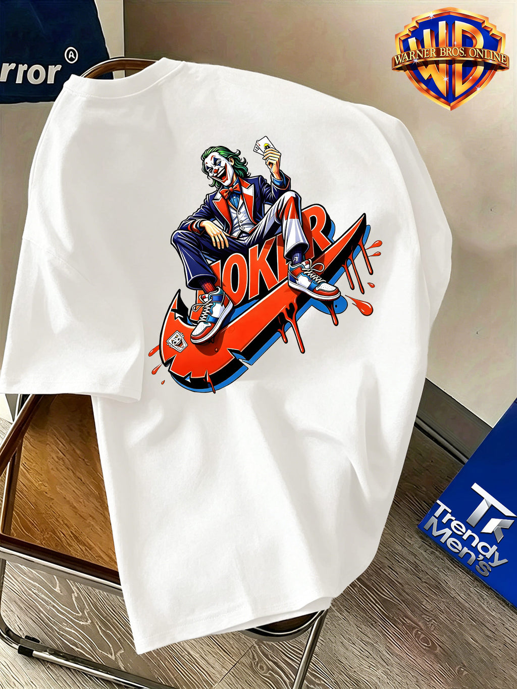 Warner Bros. Authentic Men's 100% Short-Sleeve T-Shirt, Trendy Hip-Hop Character Top, Featuring a Dominant Seated Figure Holding Playing Card Accessories, Adorned with Red-Orange Color-Block Dripping Enamel Paint Patterns, Exceptional Visual Impact - White