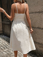 A Stylish And Elegant Sleeveless Dress with Easy Button Decorations, Perfect for Daily Commutes And Dates, Featuring a Mid-Length Design And a Belt - Apricot