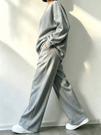 Women's Solid Color Round Neck Long Sleeve Sweatshirt and Sweatpants Casual Sportswear Set / Pants with Pockets / Convenient and Stylish / Casual and Relaxed Yet Fashionable Sweatshirt Set / Suitable for Shopping / Dating / Outings / Sports, Etc. - Light Grey
