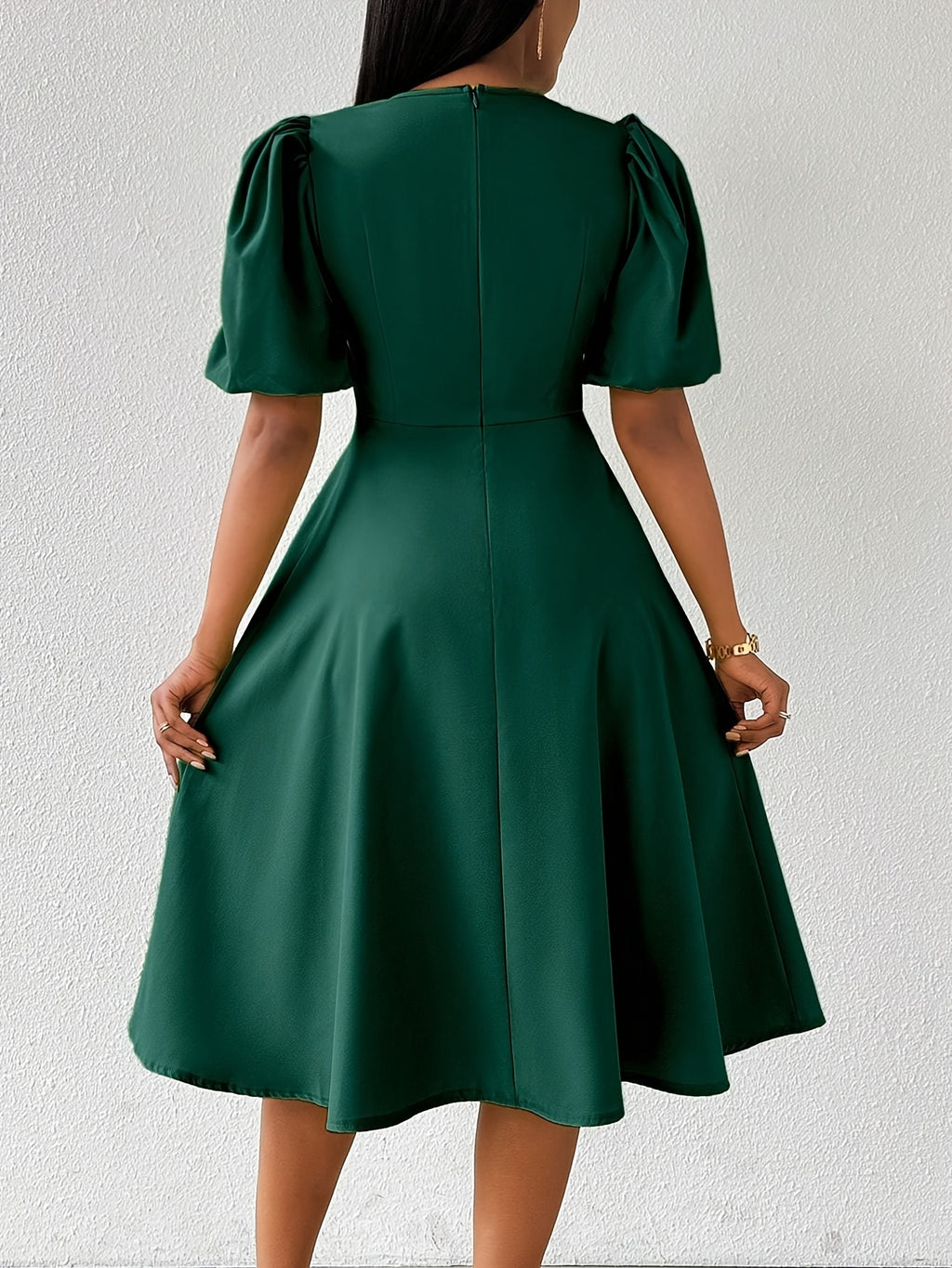 Solid Color Princess Sleeve Dress with Round Neck, Short Sleeves, and Waist Cinching, Suitable for Vacations, Ceremonies, Garden Parties, Graduation Season, Concerts, Weddings, and as a Bridesmaid Dress for Women - Dark Green
