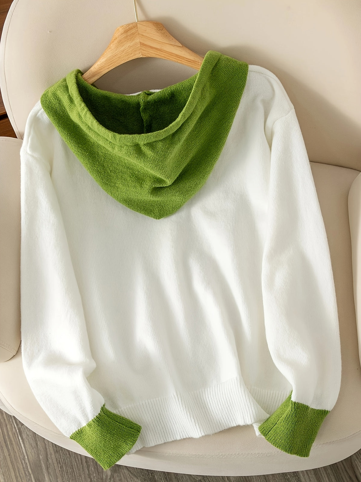 New Hot-Selling Fashion Hoodie: Vintage Elegant College Style Color-Block Hooded Sweater, V-Neck Button Cardigan in Green and Apricot Splicing, Loose Casual Lazy High-End Look, Autumn Winter New Commuter Eye-Catching Versatile Women's Top Sweater - Apricot+Green