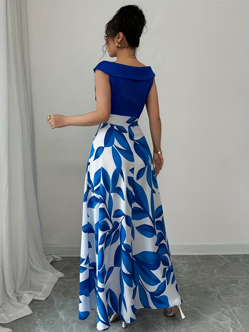 An Elegant V-Neck Floral Print A-Line Maxi Dress with Pockets - Featuring a Leaf Pattern, Short Sleeves, a Cinched Waist, And a Flowing Skirt, Perfect for Summer, Suitable for Both Casual And Formal Wear - Blue