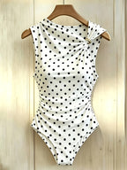 Simple and Casual Style Bodysuit: Classic Black and White Polka Dot Off-Shoulder Sleeveless Twist Detail Slim-Fit Bodysuit T-Shirt, Suitable for Spring and Summer Daily Layering and Commuting Outfits - Mixed colors