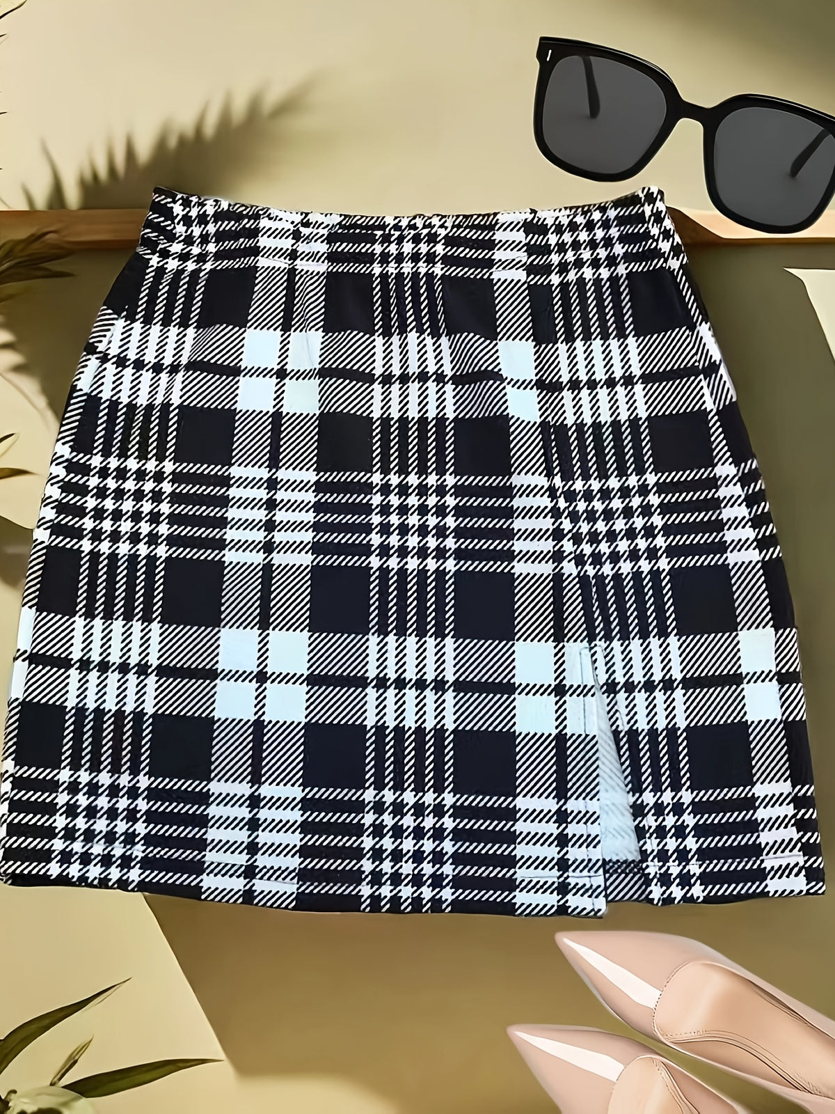 Elegant Women'S High-Waisted Plaid Skirt - Black & White Check Pattern, Short Length, No Belt, Perfect for Spring/Fall, Stylish Casual Attire, Casual Skirt | Elegant Skirt | Check Pattern Design - Black
