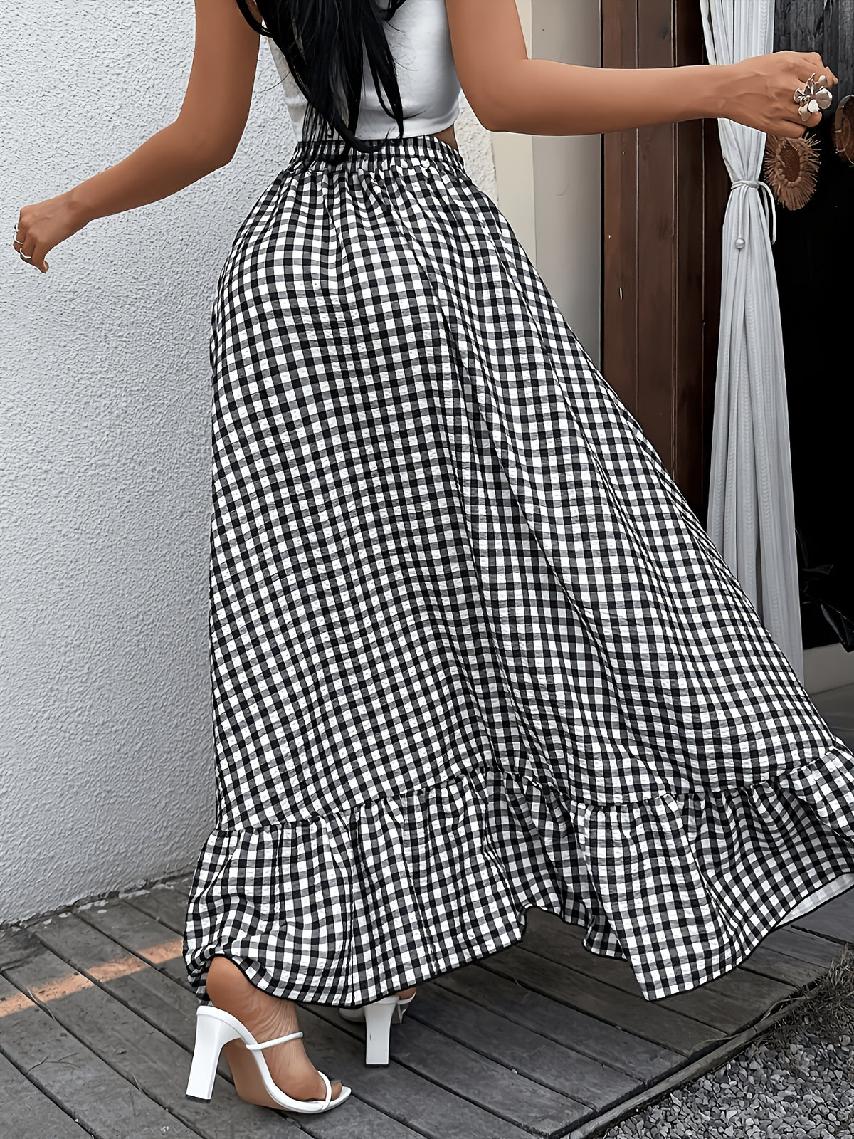 <Elegant Orientation> Bohemian Black And White Plaid Skirt Elastic Waist Flowy Ruffle Hem Long Skirt - Mixed colors