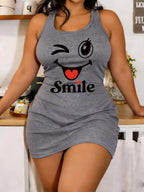 Plus-size Women's Smiling Winking Face Print Nightdress, Sleeveless Bodycon Pajamas, Comfortable Loungewear - Dark Gray