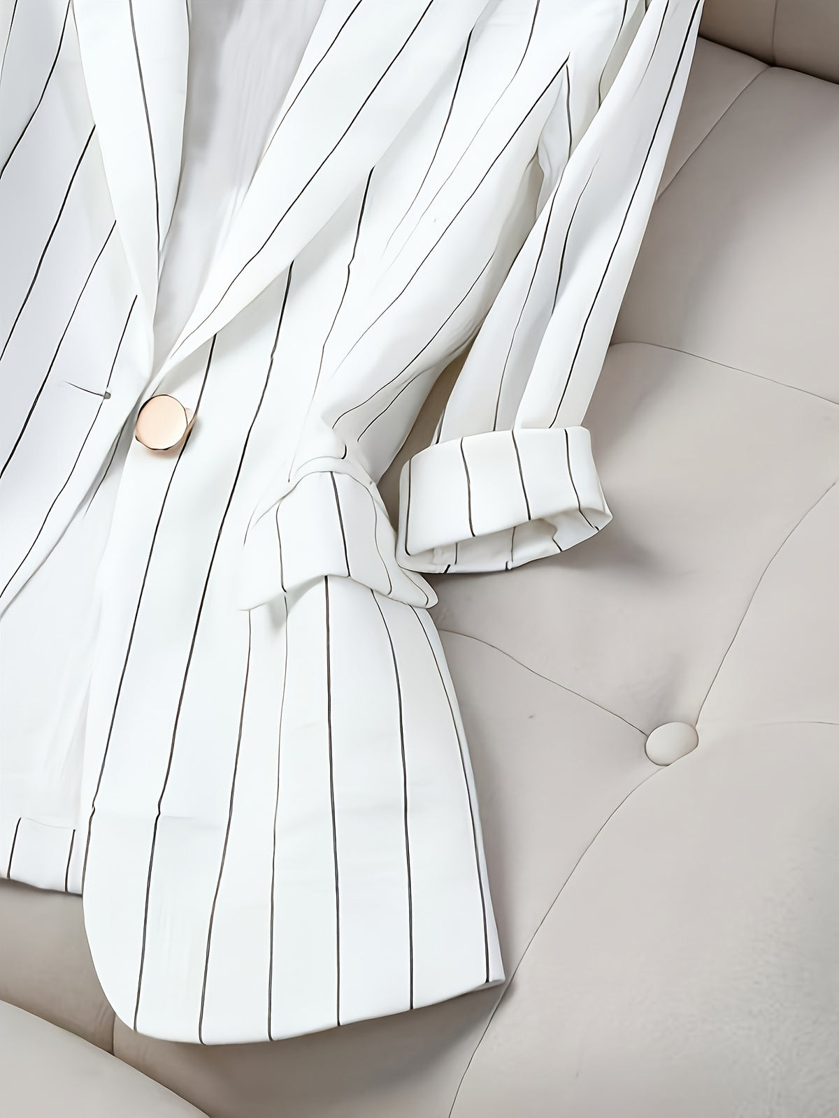 (YYTT) Elegant Striped Blazer for Women, Seven-Sleeve, New Slim Fit And Waist-Defining Thin Short Top, Professional Suit, Spring/Summer 2026 - White