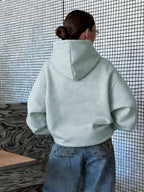Vintage Slogan and Butterfly Print Long-Sleeve Sweatshirt, Suitable for Daily Casual Wear, Outdoor Picnics, Street Photography, and Use, Applicable for Autumn and Winter Seasons - Light Grey