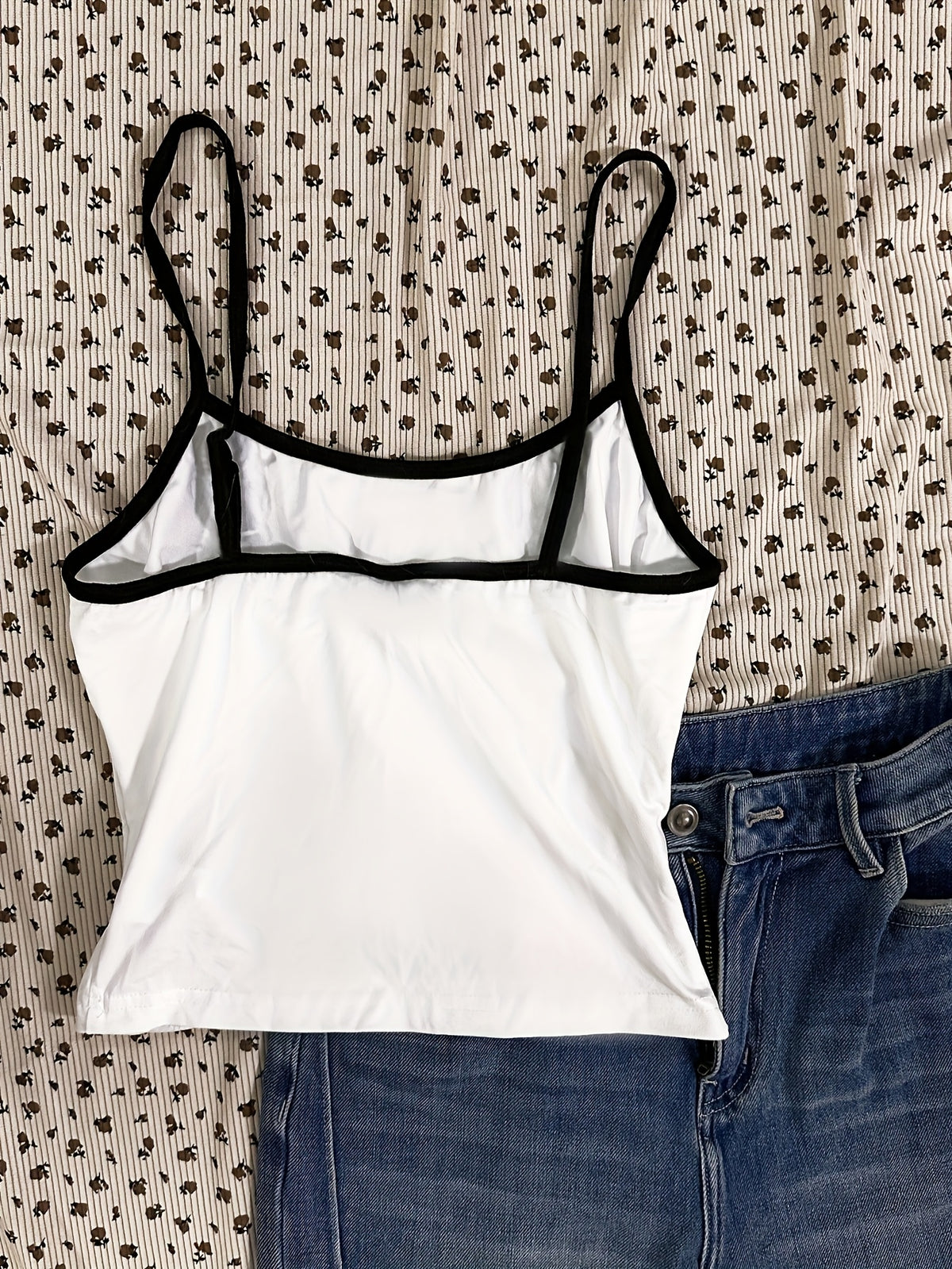 Casual and Simple Spaghetti Strap Tank Top with Skull, Cat, and Music Festival Prints, Perfect for Summer Vacations - White