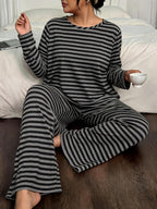 Women's Large-sized Pajama Set with Striped Print, Long-sleeved Long Pants Home Wear Set, Extra-large Size, Loose and Comfortable for Relaxation, Suitable for Autumn and Winter Clothing. - Mixed colors
