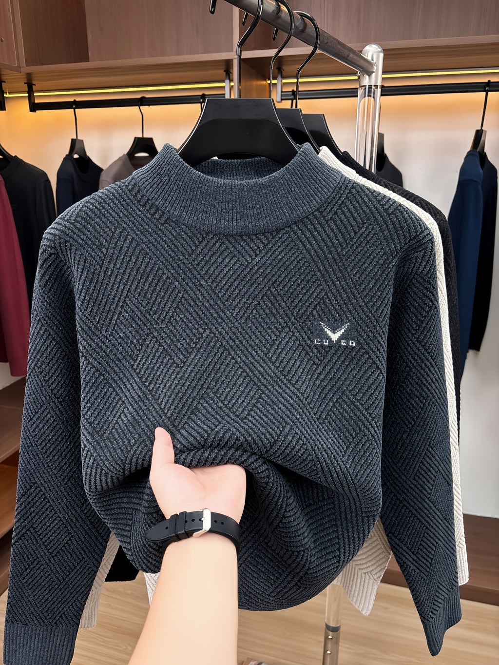 Minimalist Urban Crewneck Sweater for Portable Daily Commuting - Deep Gray