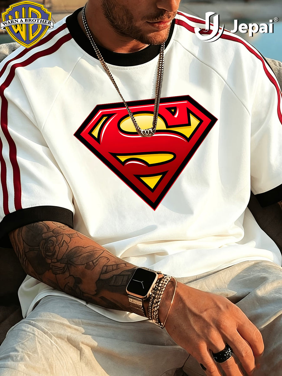 Warner Exclusive, DC Superman Logo Print American Street Style Color-Block Striped T-Shirt, Men's Casual Short Sleeve, Suitable for Trendy Shopping, Daily Commuting, Street Check-Ins, and Light Sportswear - White