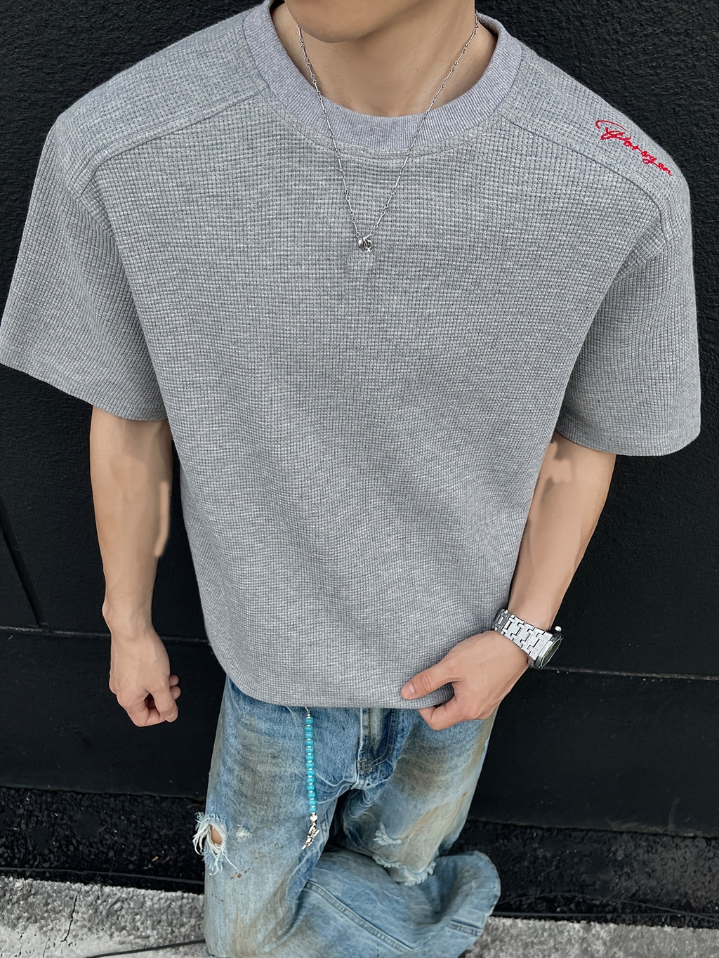Men's Casual Sports T-shirt, a Fashionable and Trendy Men's T-shirt Featuring  Embroidery, Simple and Versatile Solid Color with a Round Neck and Short Sleeves. The Loose Fit Offers Comfort with Slightly Stretchy Fabric, Ideal for Daily Casual Wear - Grey
