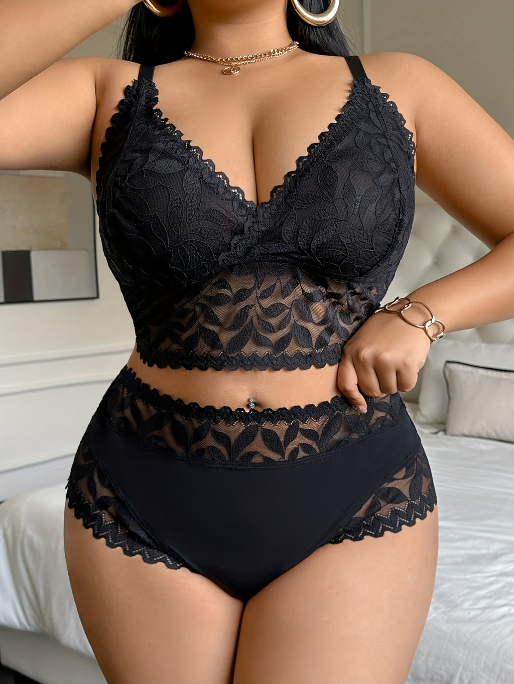 A Plus-Size Women'S Lace Patchwork Lingerie Set - Black