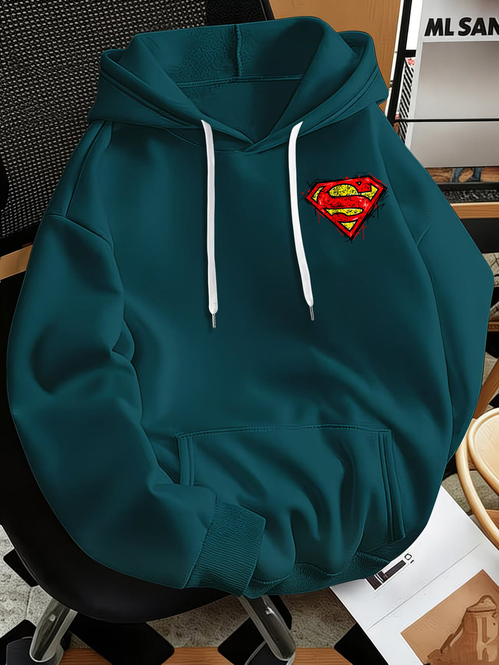 Men'S Fashion Sweatshirt, Retro Distressed Cracked Graffiti Superman Logo Print Design, Men'S Trendy Hoodie Loose Fit, Adjustable Drawstring, Fleece-Lined Sweatshirt Comfortable Fall Winter Wear, Outdoor Sports Casual Trendy Clothing - Deep Green