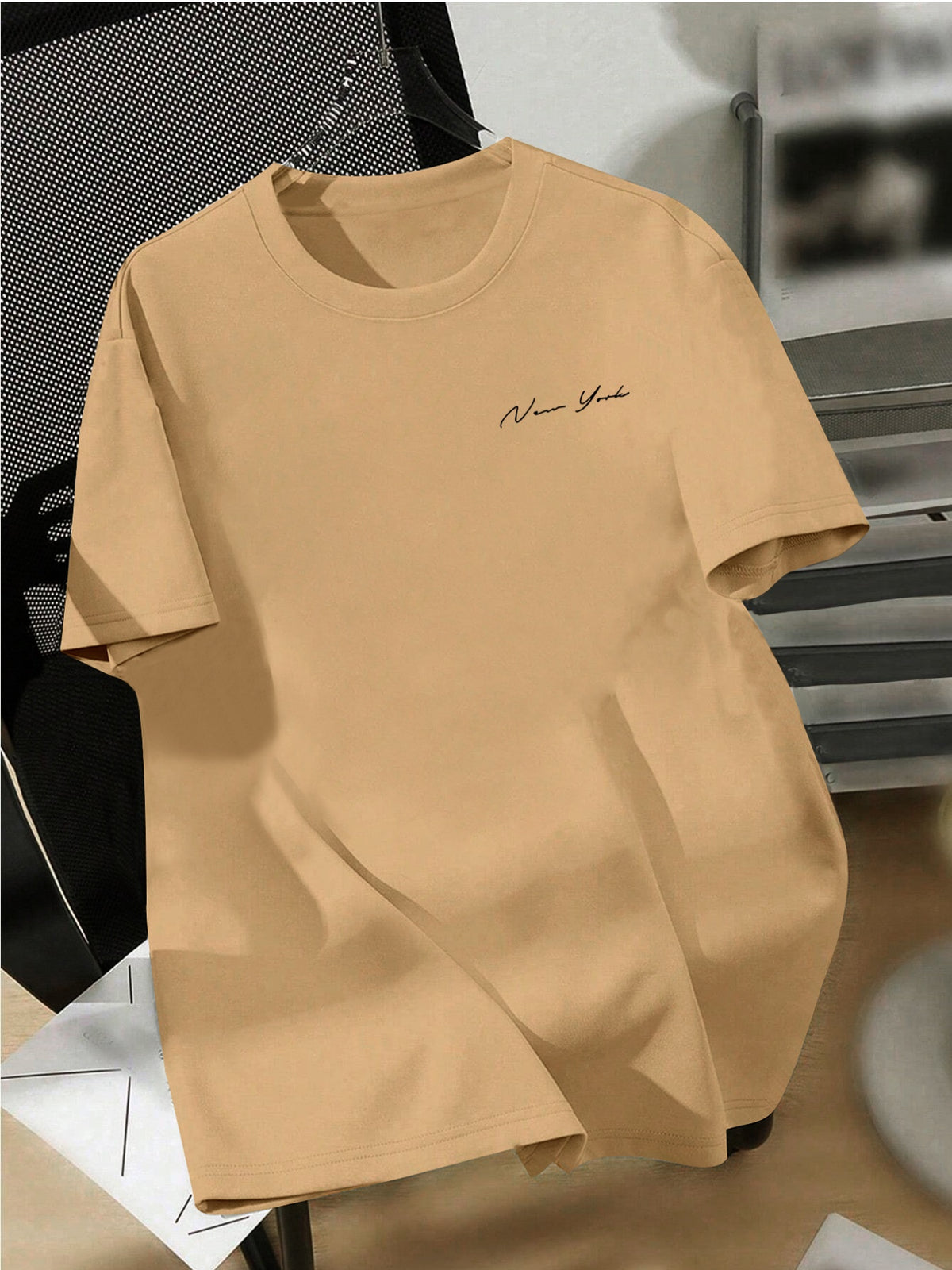 Men' New York Letter Print T-Shirt - Minimalist Round Neck Short Sleeve Tee with, Machine Washable Casual Basic Shirt Suitable for Summer, Office & Casual Attire, Non- Regular Fit for Men - Khaki