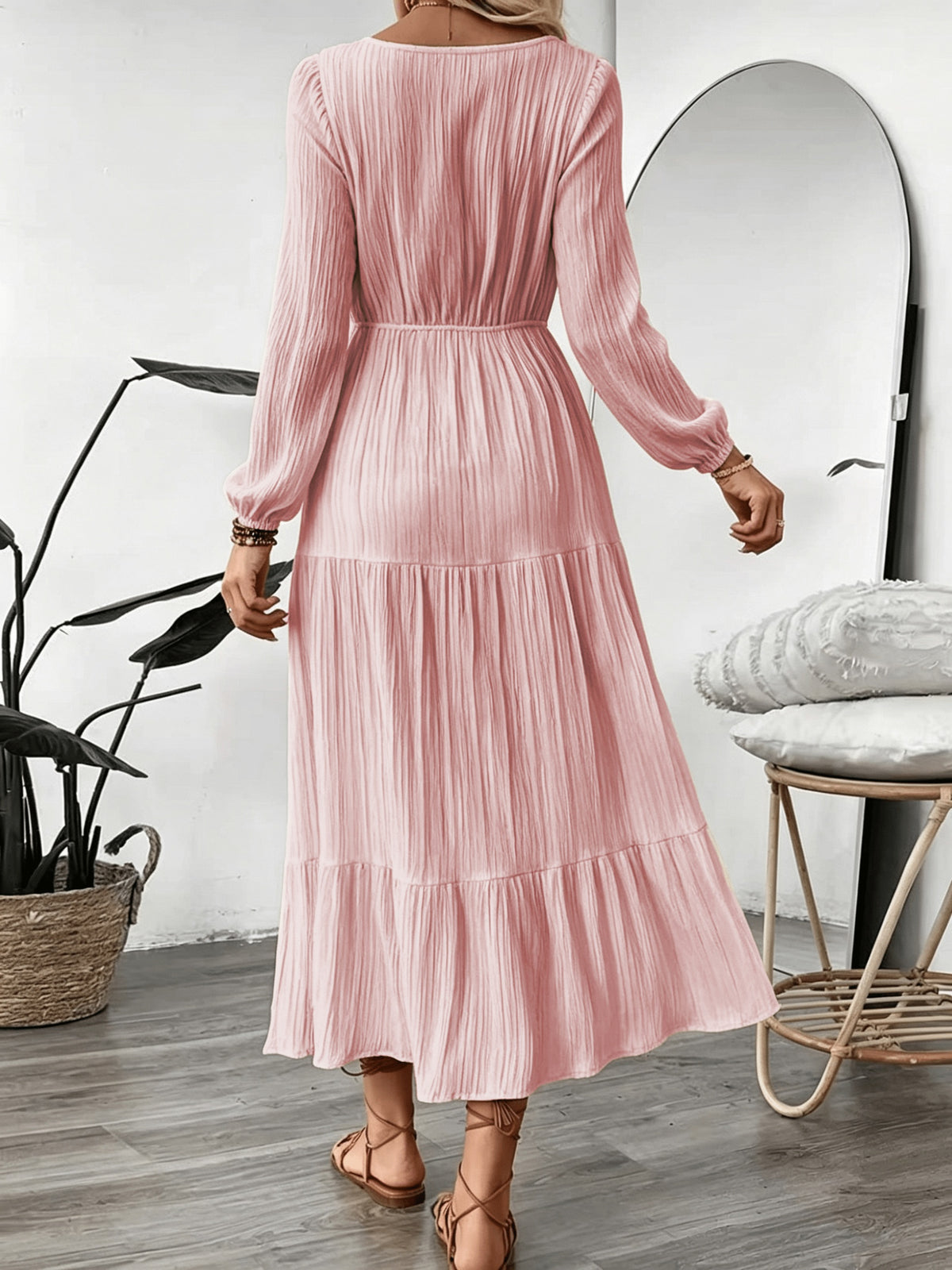 Women's Vacation Style Dress, Elegant and Fashionable V-Neck Lace Long Sleeve Maxi Dress - Pink