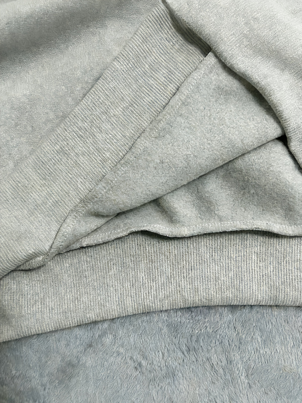 Autumn/Winter New Season 2pcs Pioneer Geometric Zebra V-Neck Sweatshirt + Clean Straight-Leg Pants Set, Niche Streetwear Style Outfit - Light Gray + Light Gray