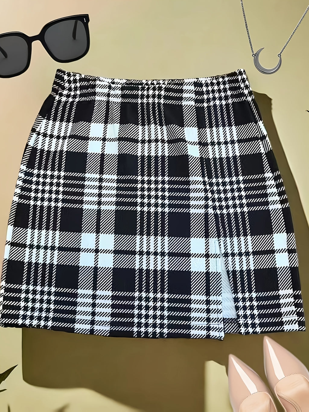 Fashionable Women's Semi-skirt - Black
