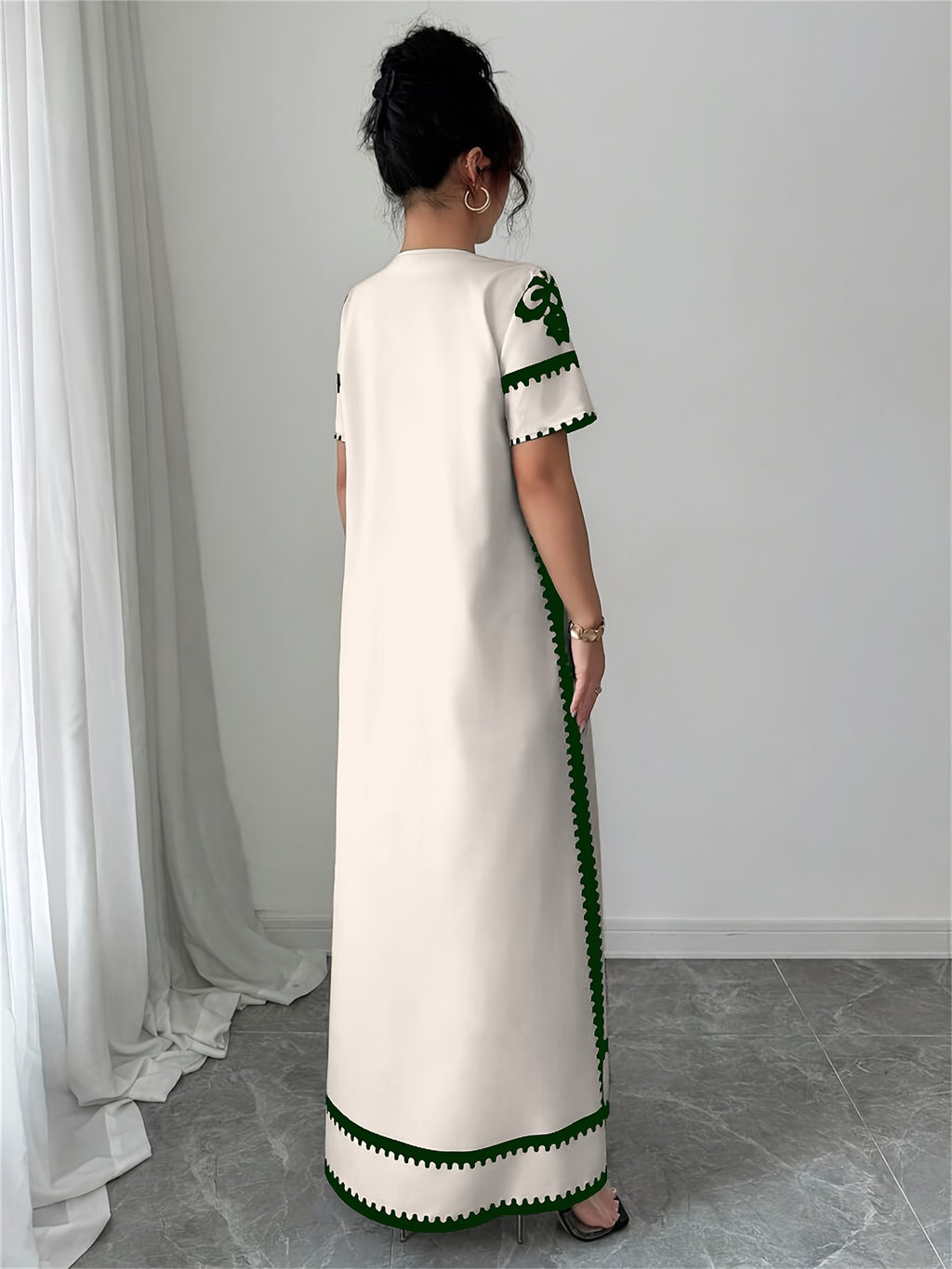Middle Eastern Ramadan Themed Elegant Spring And Summer Party Dress with a V-Neck Short Sleeves And Paisley Print - Green