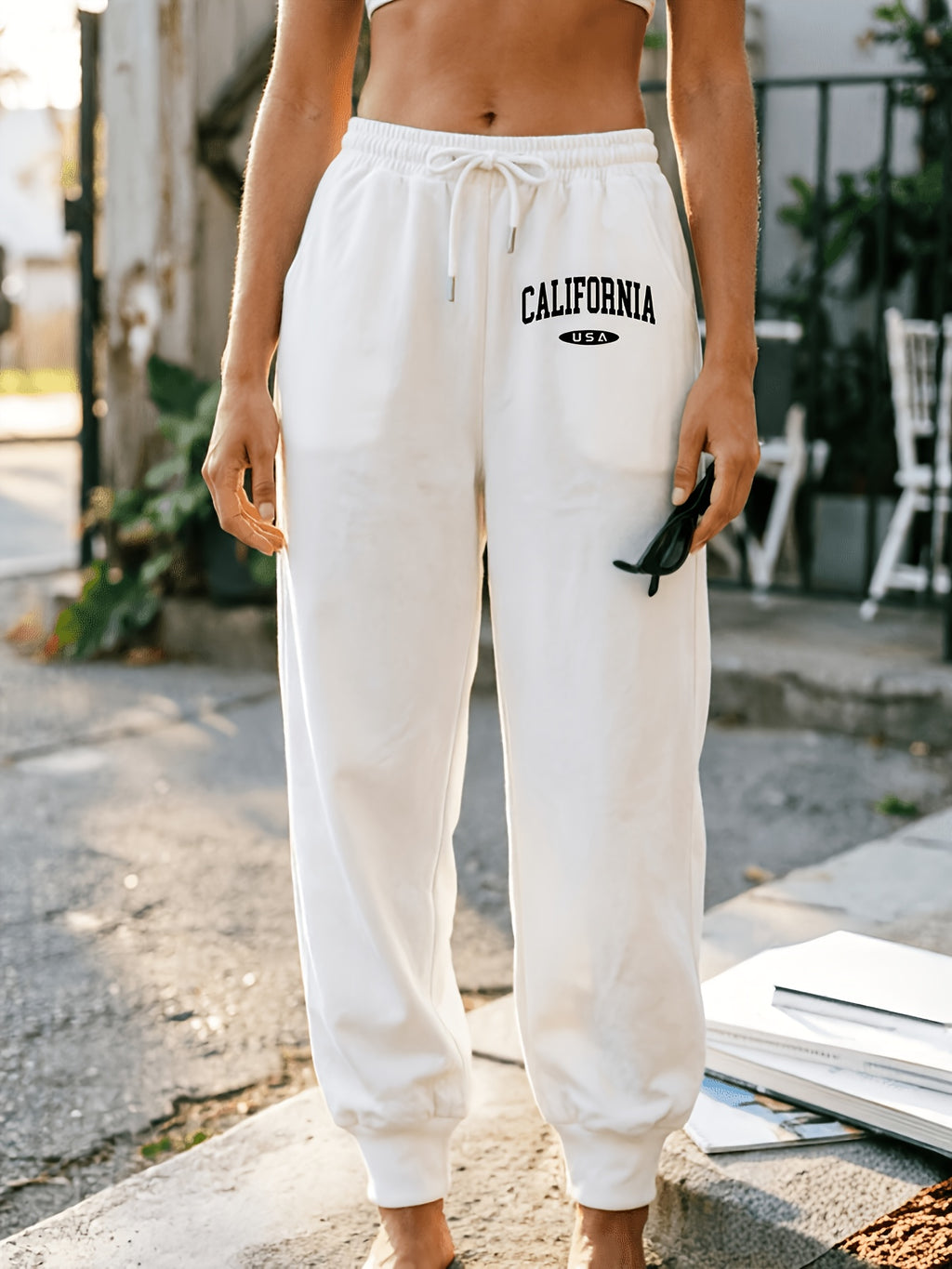 Casual Trousers with a Graphic Design, Featuring an Elastic Waistband, Suitable for Women - White