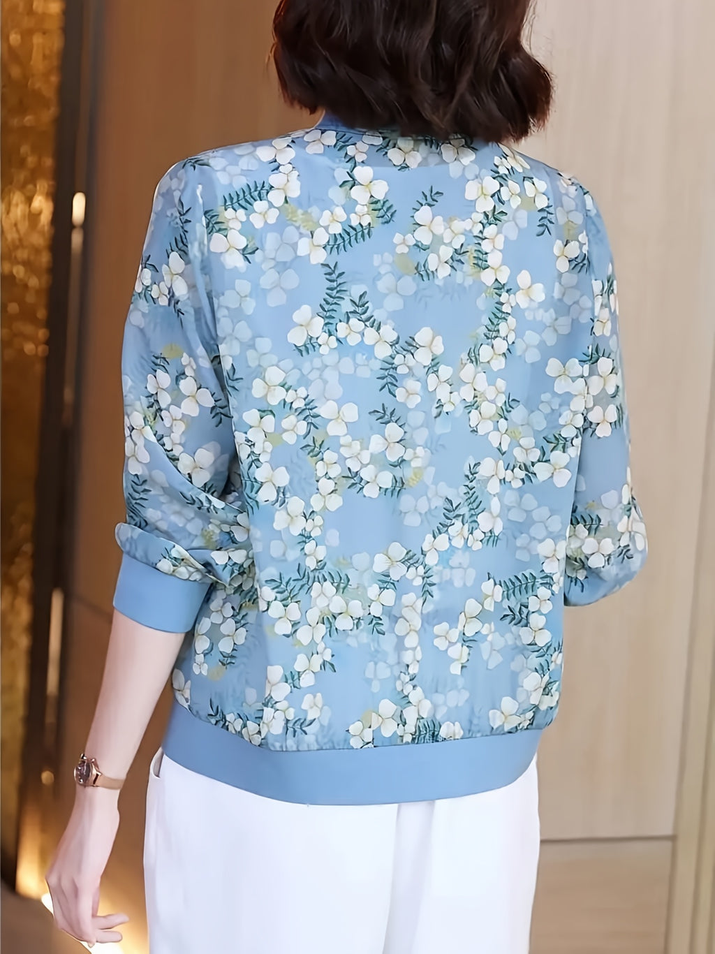 Women'S Elegant Floral Lightweight Long Sleeve Jacket, Blue Floral Pattern, Multi-Season Use for Spring Summer Fall, Suitable for Casual Or Fashionable Attire, Autumn Trench Coat, Elegant Floral Jacket, Loose Fit, Vibrant Floral Print - Light Blue