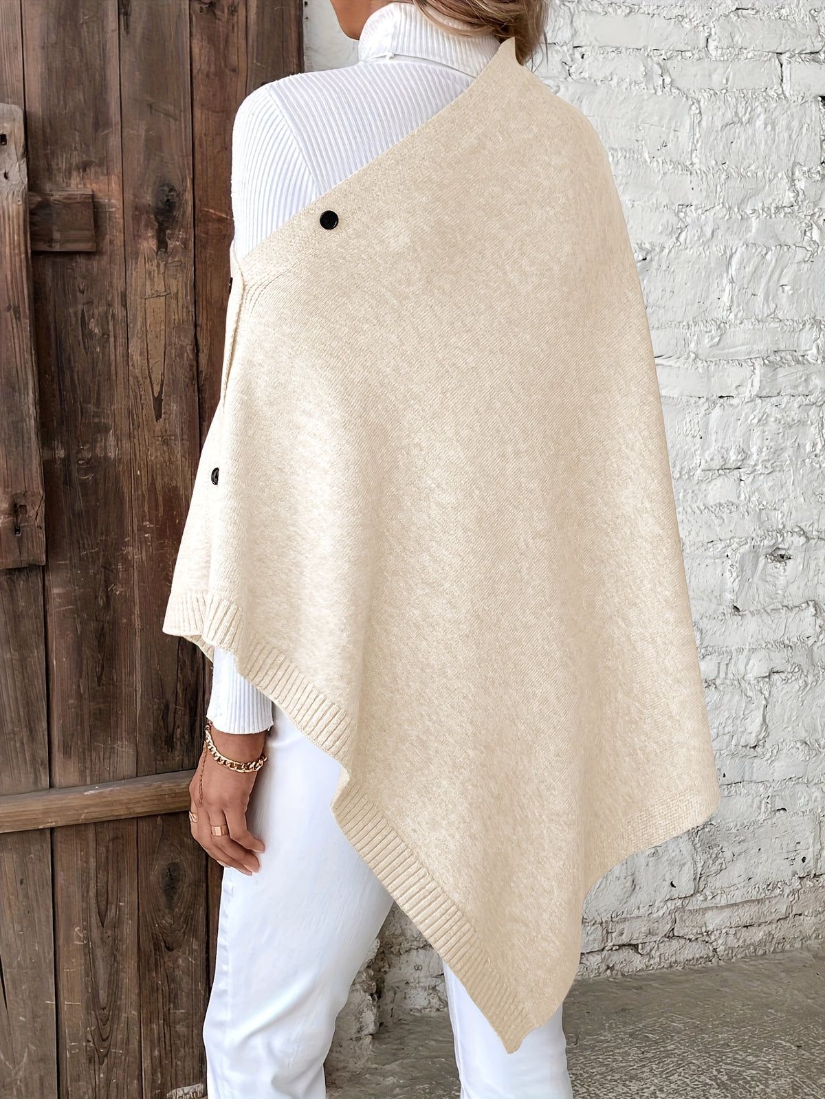A Versatile Cape That Can Be Styled in Various Ways Throughout The Year, Featuring an Elegant Design, Solid Colors, Buttons, And Suitable for Air-Conditioned Environments - Lotus lotus and apricot