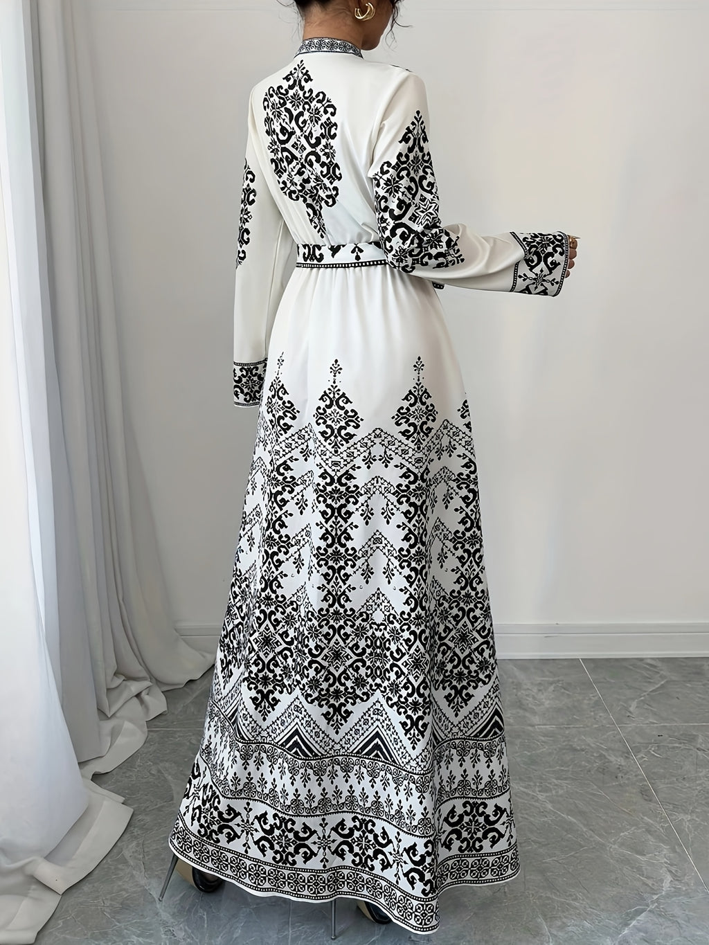 Retro Ethnic Style Long-Sleeve Printed Dress with Ties, Featuring an Elegant Long Design - Black